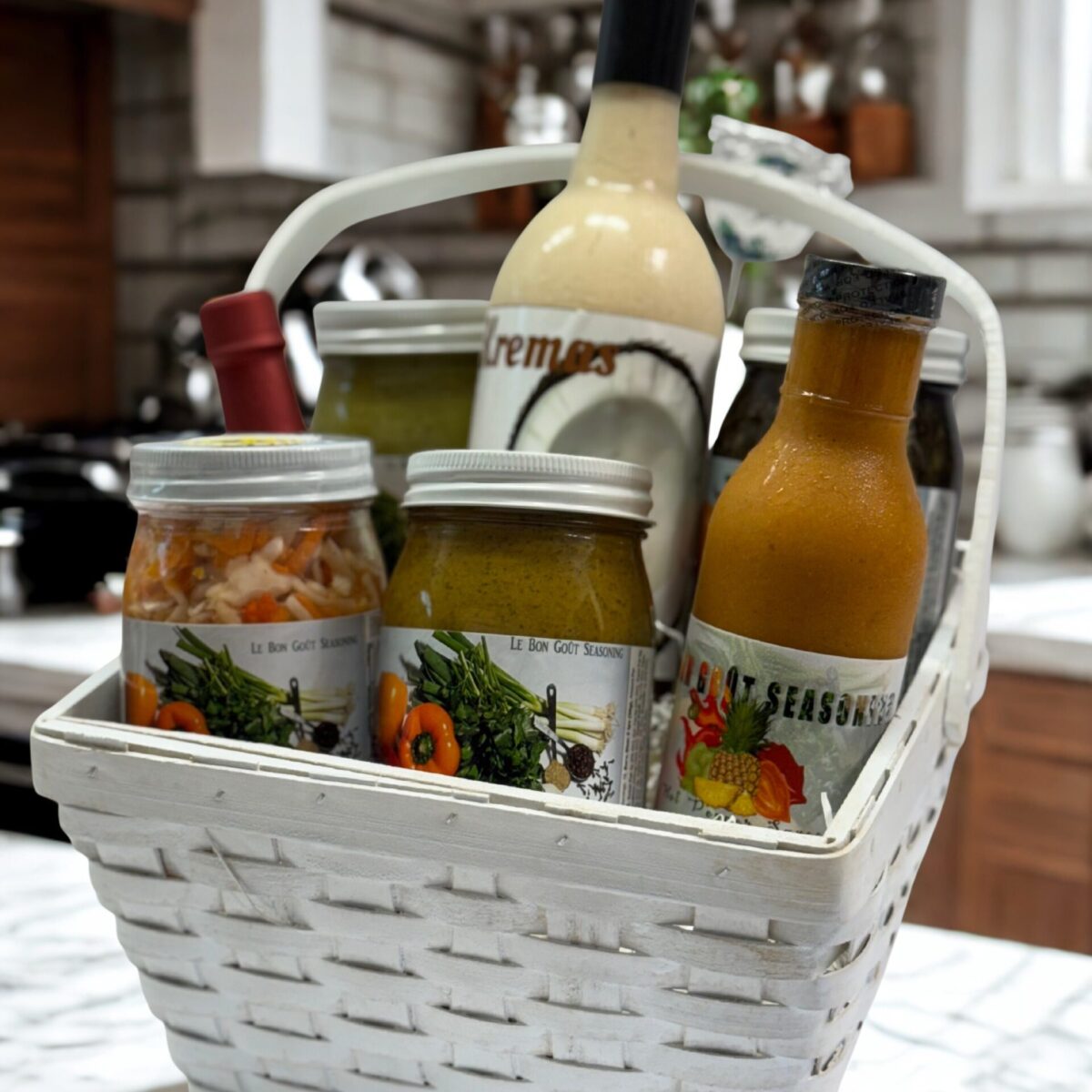Le Bon Goût Haitian Gourmet Gift Basket | Personalized Caribbean Seasoning & Hot Sauce Gift Set