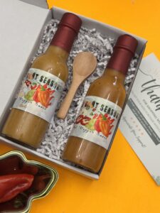 small-organic-hot-pepper-sauce-gift-box-original-garlic.jpg